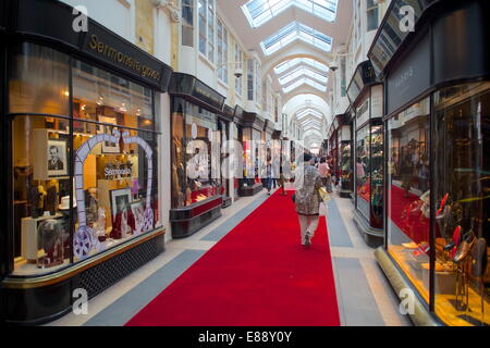 Burlington Arcade a Londra, Inghilterra, Regno Unito, Europa Foto Stock