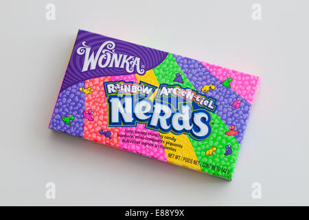 Una scatola di Rainbow Nerds candy, attualmente venduti da Nestlé sotto la loro Willy Wonka Candy brand aziendale. Foto Stock