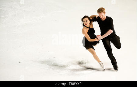 Madison guarnitura e Evan Bates dagli USA di competere per la Nebelhorn-Trophy a Oberstdorf in Germania, 27 settembre 2014. Foto: NICOLAS ARMER/DPA Foto Stock