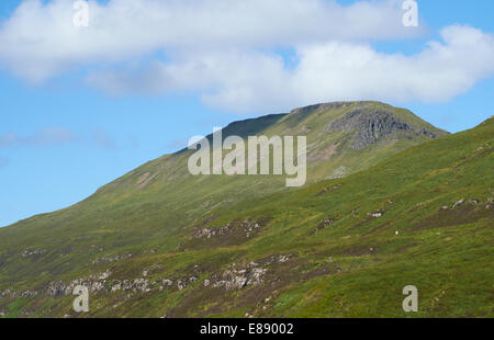 Il vertice di Healabhal Bheag, Macleod la tabella del sud nei pressi di Dunvegan sull'Isola di Skye. Foto Stock