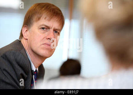 Rt Hon Stephen Timms MP, membro del parlamento di East Ham dal 1994. visite HMRC Liverpool. Foto Stock