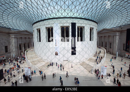 La Great Court al British Museum,la più grande corte coperta in Europa progettato da Foster e Partner e costruito nel 2001 Foto Stock