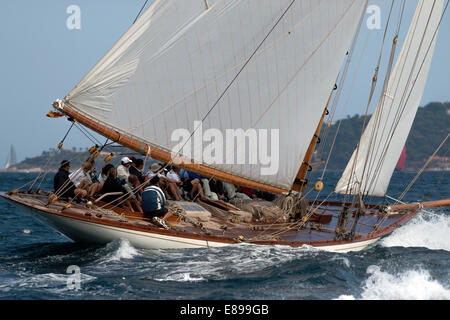 Yacht classico racing durante Les Voiles de St Tropez Foto Stock