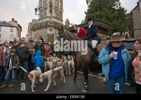 Fox hounds a Hay on Wye hunt soddisfare sul Boxing day Foto Stock