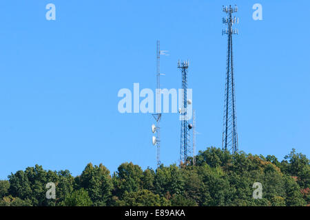 Torri cellulari di comunicazione sulla cima della montagna Wartburg Tennessee Foto Stock