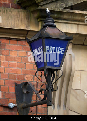 Polizia blu luce sulla parete esterna REGNO UNITO Foto Stock