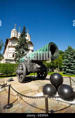 Tsar Cannon nel Cremlino di Mosca vicino la vista Foto Stock