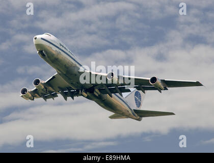Boeing 747 della Pan American World Airways (Pan Am) in decollo dall'aeroporto di Londra Heathrow, gennaio 1977 Foto Stock