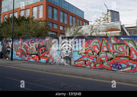 Street Art in Matilda Street Sheffield, Inghilterra, sito di edifici urbani del Regno Unito Foto Stock