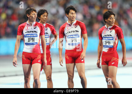 (L-R) Shinji Takahira, Shota Iizuka, Ryota Yamagata (JPN), OCTOBOR 2, 2014 - Atletica leggera : uomini 4x100m relè ad Incheon Asiad Main Stadium durante il 2014 Incheon giochi asiatici in Incheon, Corea del Sud. © Giovanni Osada AFLO/sport/Alamy Live News Foto Stock