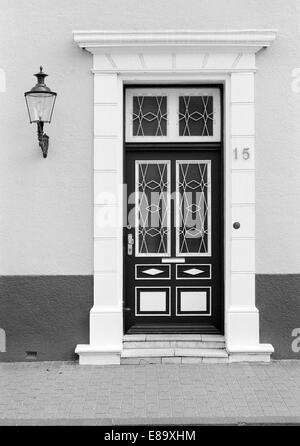 Achtziger Jahre, Haustuer am Wohnhaus Woerde 15 in Leer, Ostfriesland, Bassa Sassonia Foto Stock