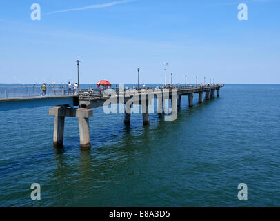 Chesapeake Bay Bridge Tunnel molo di pesca Foto Stock