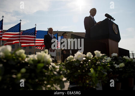 Il presidente Barack Obama offre un discorso commemorativo del tredicesimo anniversario della sett. 11, 2001 attacco terroristico contro il Pentagono durante il 9/11 Pentagono osservanza cerimonia tenutasi a Washington D.C., Sett. 11, 2014. Foto Stock