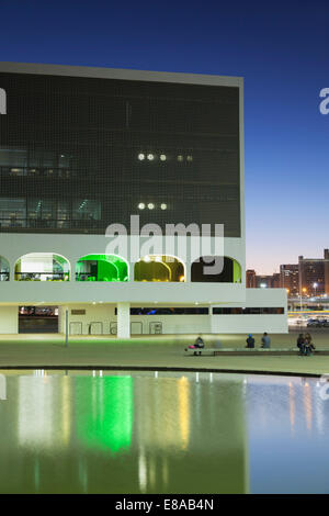 Biblioteca nazionale al tramonto, Brasilia, del Distretto Federale, Brasile Foto Stock