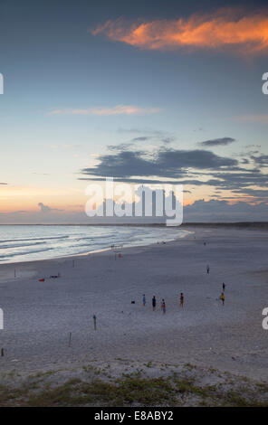 Praia Grande al tramonto, Arraial do Cabo, Stato di Rio de Janeiro, Brasile Foto Stock