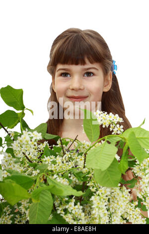 Ragazza con i fiori closeup ritratto isolato su sfondo bianco Foto Stock