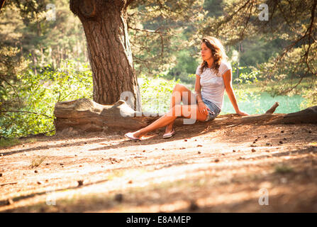 Donna blu piscina, Wareham Dorset, Regno Unito Foto Stock