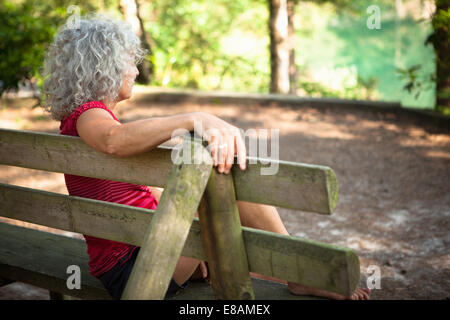 Donna blu piscina, Wareham Dorset, Regno Unito Foto Stock