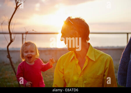 Padre e figlia di ridere Foto Stock