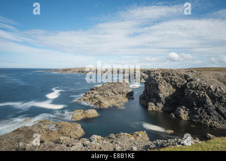 Robusto paesaggi costieri, isola di Lewis, Ebridi Esterne, Scozia Foto Stock