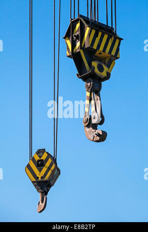 Big Harbour cranes ganci appesi a funi di acciaio Foto Stock
