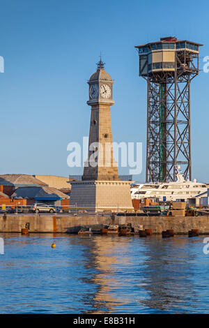 Torri nel vecchio porto di Barcellona, Spagna Foto Stock