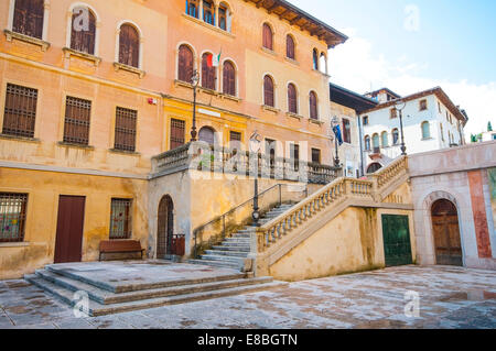 Piazza di Asolo, tipico villaggio vicino Venezia Foto Stock