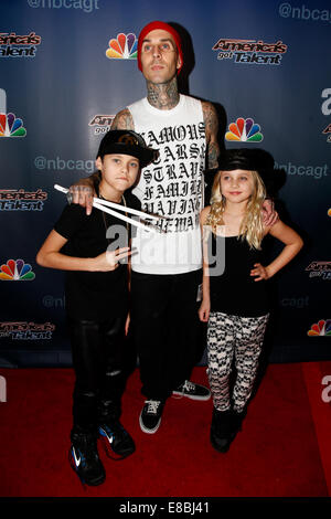 NEW YORK-SEP 17: il Batterista Travis Barker (C) con il figlio Landon (L) e la figlia Alabama frequentare il post-show red carpet d America's Foto Stock