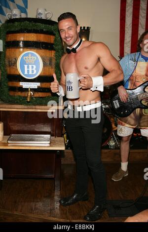 Las Vegas, NV, Stati Uniti d'America. 3° Ott, 2014. Ryan Stuart ad una apparizione pubblica per la visita di CHIPPENDALES Hofbräuhaus Las Vegas, Hofbrauhaus, Las Vegas, nanovolt Ottobre 3, 2014. © James Atoa/Everett raccolta/Alamy Live News Foto Stock