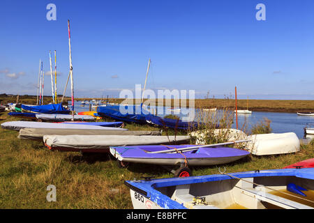 Barca a vela dingies a Burnham Overy Staithe Foto Stock