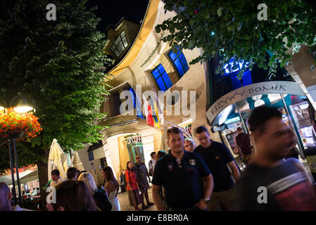 Krzywy Domek (polacco "agganciato piccola casa") di forma irregolare sulla costruzione di eroi di Monte Cassino Street in Sopot, Polonia Foto Stock