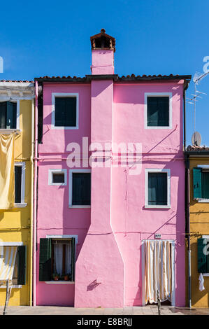 Classici colorati casa sull'isola di Torcello nella laguna veneziana, Italia Foto Stock