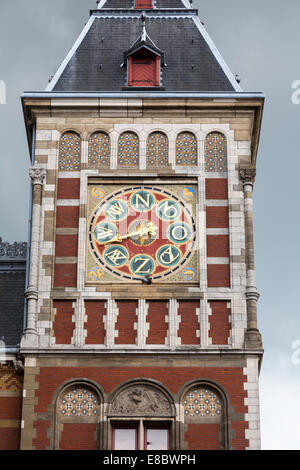 Torre dell'orologio, la stazione centrale di Amsterdam, Paesi Bassi Foto Stock