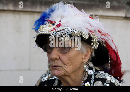 Perlacea re e regine noto come pearlies London Inghilterra England Foto Stock