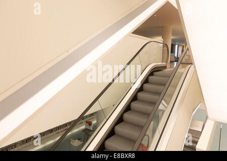 Scale mobili, Centrale Bibliotheek, Central Public Library, Amsterdam, Olanda, Paesi Bassi Foto Stock