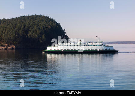 MV Klahowya Evergreen classe stato traghetto nelle vicinanze del porto di Roche, le Isole San Juan, nello Stato di Washington, USA Foto Stock