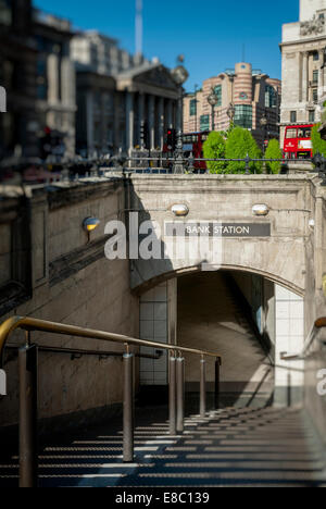 Ingresso alla stazione della metropolitana di Bank, Londra, Gran Bretagna. Foto Stock