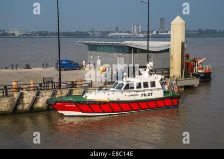 Barca pilota, fiume Mersey, West Dock di Waterloo, Liverpool, Merseyside England Regno Unito Foto Stock