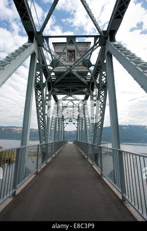 Bike ponte sopra il lago. Foto Stock