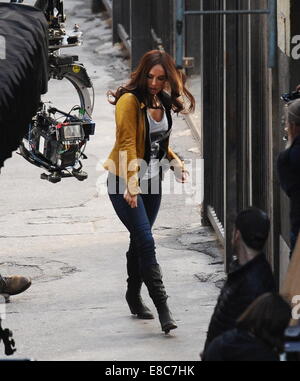 Megan Fox si vede sul set di "Teenage Mutant Ninja Le Tartarughe Marine", per la prima volta dopo il parto per il suo neonato figlio Bodhi. Ella è stata unita sul set con co-star Arnett. Dotato di: Megan Fox dove: Los Angeles, California, Stati Uniti quando: 01 Apr 2014 Foto Stock