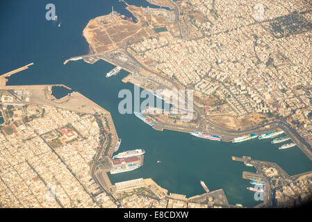 Vista aerea dal porto di Pireo ad Atene in Grecia Foto Stock