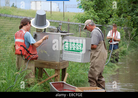 001 Streamgage temporanea di installazione, Cedar Rapids IA Foto Stock