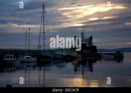 L alba traghetto da Colonsay a Oban Foto Stock