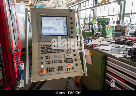 Unità di comando e controllo di un CNC fresa Foto Stock