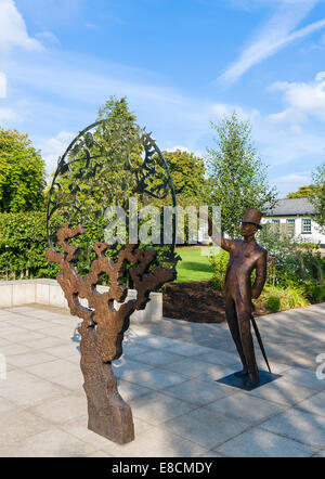 Statua all'interno dell'entrata alla Irish National Stud facilità di allevamento, Tully, Kildare, nella contea di Kildare, Repubblica di Irlanda Foto Stock