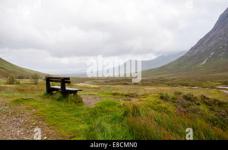 Affacciato sul banco le Highlands scozzesi a glencoe Foto Stock