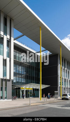 Il centro di Manchester University Hospitals complessa, fuori Oxford Road, Manchester, Inghilterra, Regno Unito. Royal Eye Hospital entrata. Foto Stock