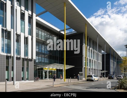 Il centro di Manchester University Hospitals complessa, fuori Oxford Road, Manchester, Inghilterra, Regno Unito. Royal Eye Hospital entrata. Foto Stock