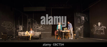 German Theatre Company Schaubühne Berlin presente "un nemico del popolo" da Henrik Ibsen presso il Barbican Theatre, Londra Foto Stock