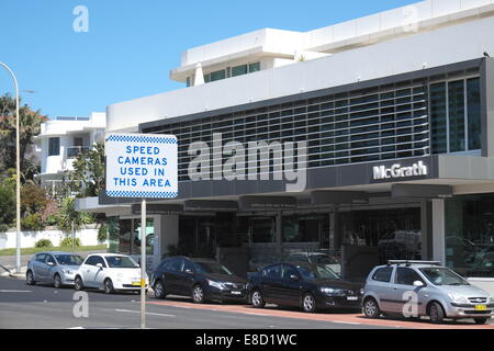 Nuovo Galles del sud di polizia segno di avvertimento di fronte Mcgrath, una nazionale agenzia immobiliare business,collaroy,Sydney , Australia Foto Stock